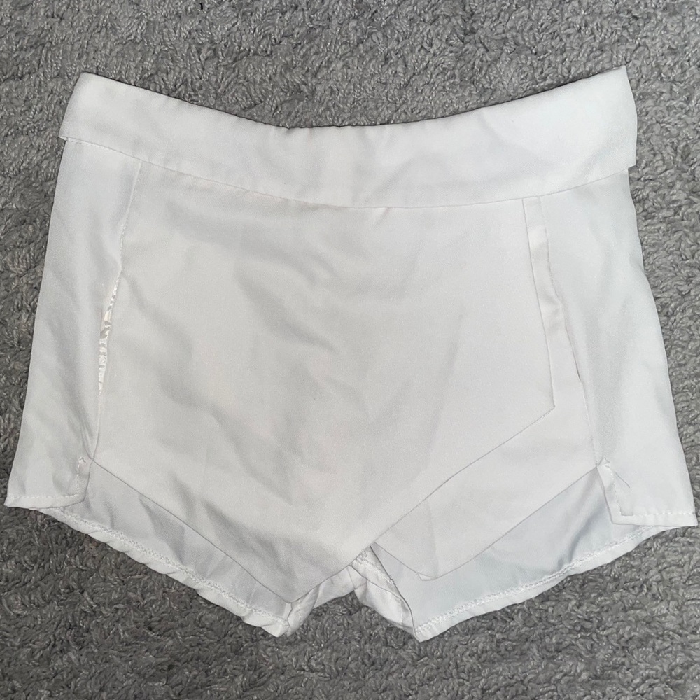 ❌SOLD❌ White skort